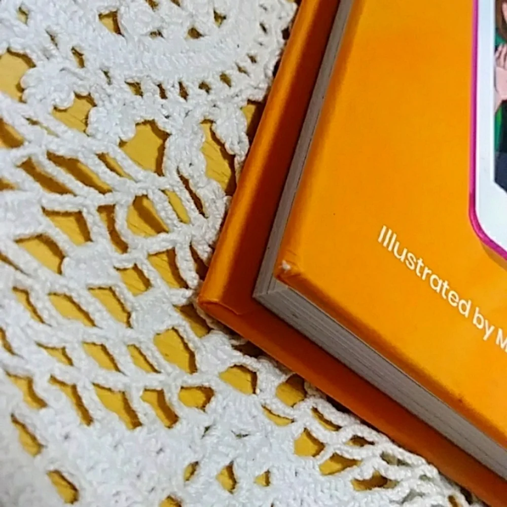 The Zee Files: All That Glitters - by Tina Wells, new hardback